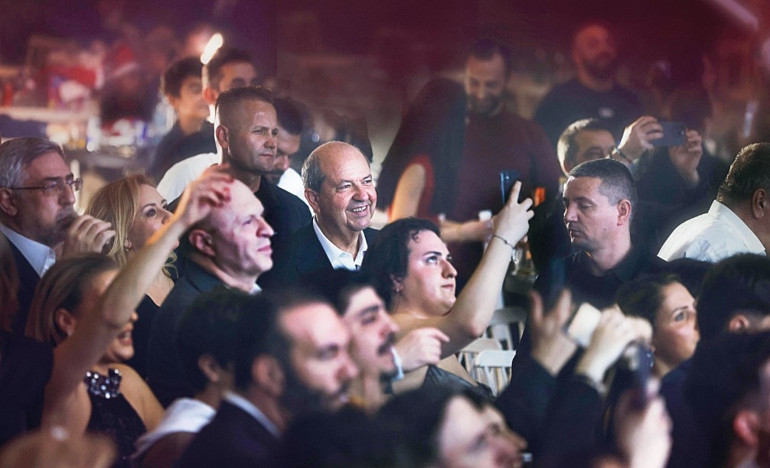 Yeni yıla sahnede girdiler