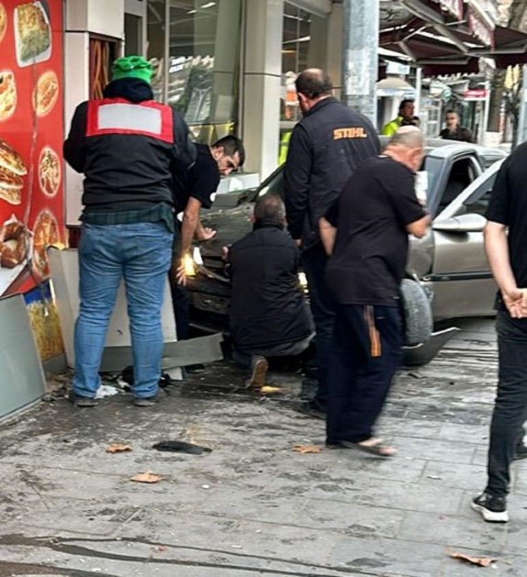 Alkollü sürücü, kaldırımda bekleyen kadına çarparak ölümüne neden oldu