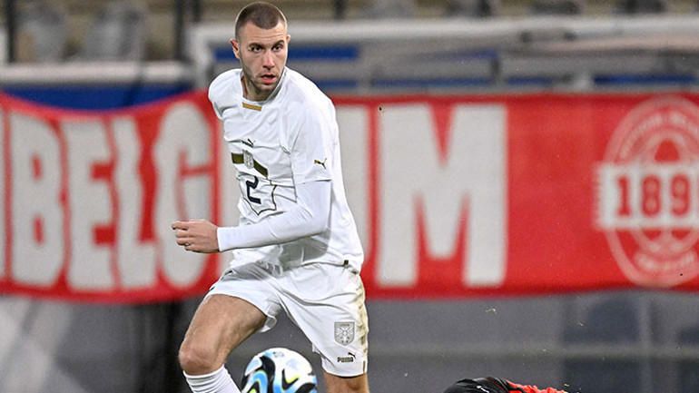 Fenerbahçe, savunma hattındaki problemi Dusan Tadicin milli takımdan arkadaşıyla çözüyor Sürpriz ortaya çıktı...