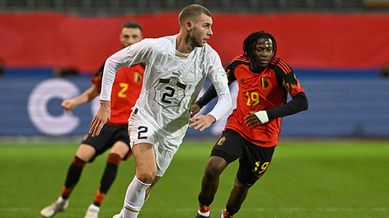 Fenerbahçe, savunma hattındaki problemi Dusan Tadicin milli takımdan arkadaşıyla çözüyor Sürpriz ortaya çıktı...