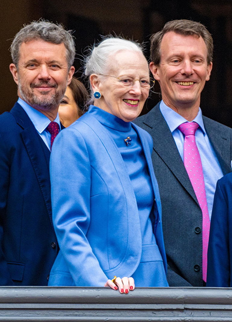 Anne yüreği oğluna kıyamadı... Oğlunun mutluluğu için kendini feda etti: Haydi Charles, sıra sende.. Biz de genç kraliçe görelim