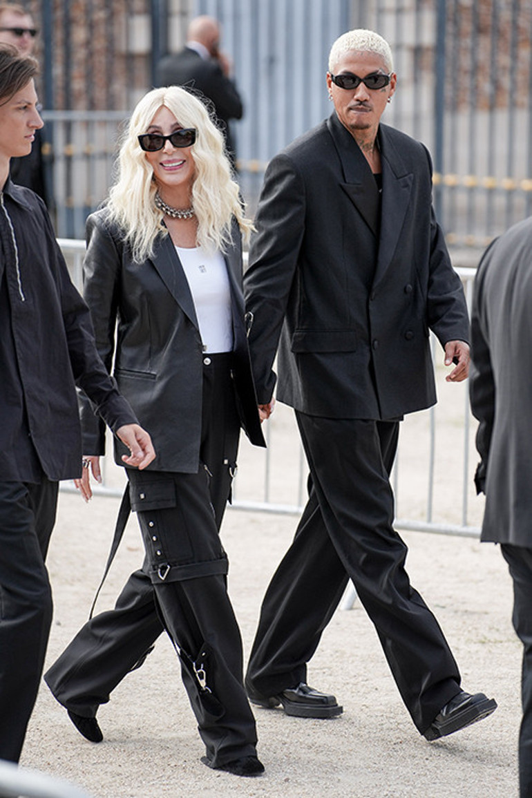 Ünlü şarkıcı geliniyle girdiği savaşı kaybetti… Oğlu onu değil karısını seçti