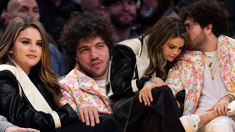 Aşıklar el ele ortaya çıktı... Bütün gece kulağına aşk sözleri fısıldadı…