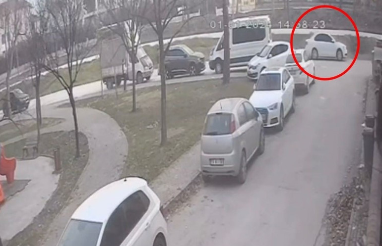 Saklambaç oynayan çocuk ölümden döndü Sürücü kaçtı... O anlar kamerada