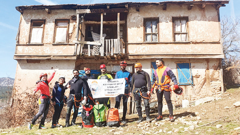 Tuzla’da karlı, buzlu bir deneyim