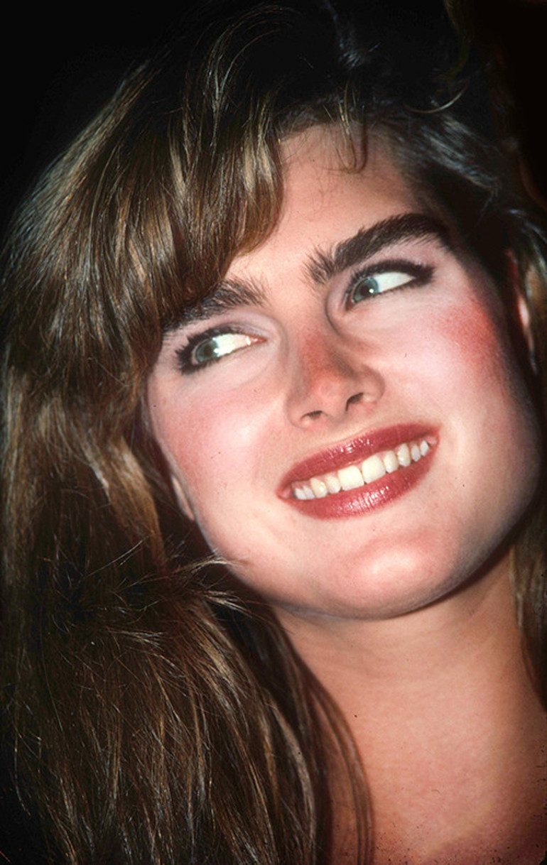 Bir zamanlar kadın güzelliğinin simgesiydi... Herkesin kaderinden o da kaçamadı... Kirpikleri bile yaşlandı