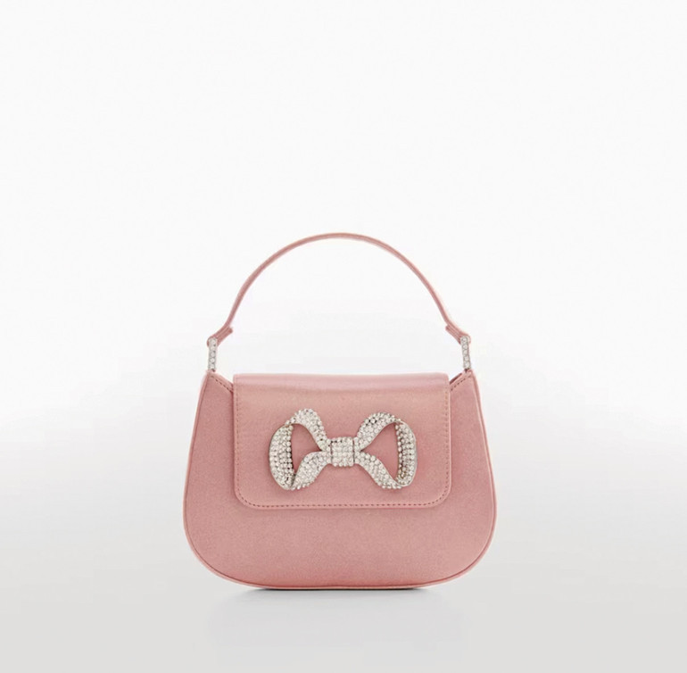 2024’te feminen tarzlar, sürdürülebilir moda öne çıkıyor... Gardırobunuzu güncelleme vakti