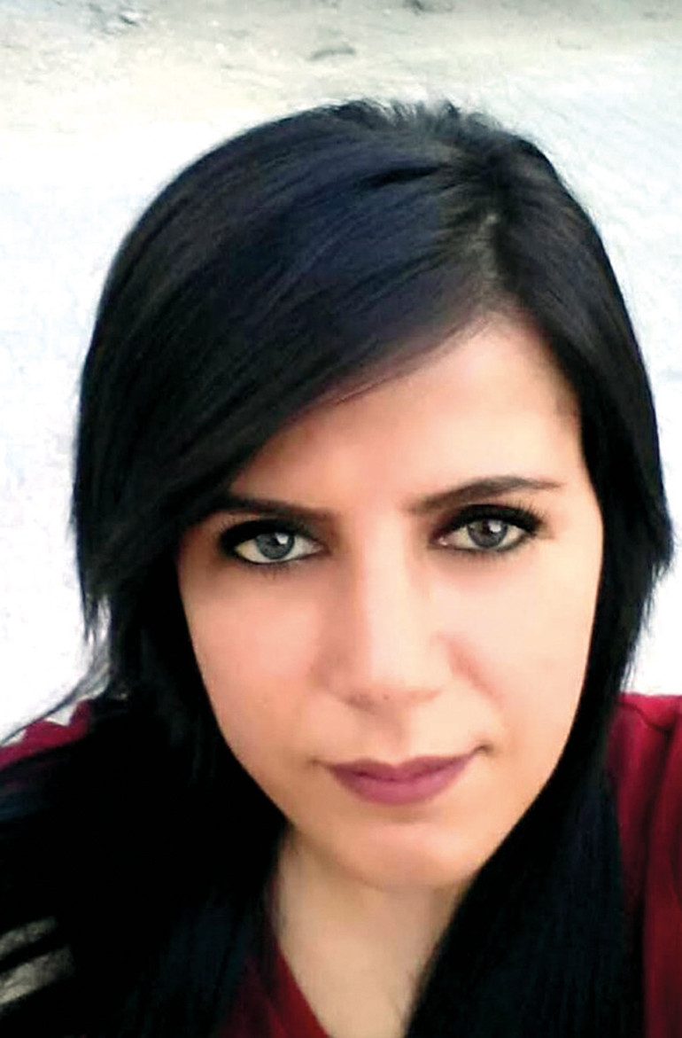 Üzerine kimyasal dökülerek yakılan Yasemin Uzunçelebi o anları ilk kez Hürriyet Pazar’a anlattı...‘Doya doya aynaya bakmak, saçımı taramak istiyorum’