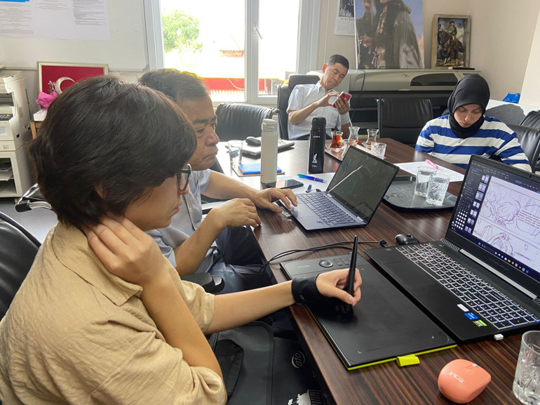 Lise öğrencisi depremin mangasını çizdi