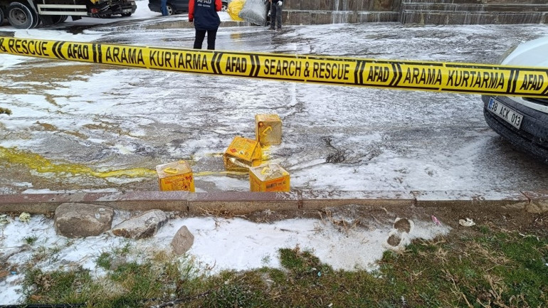 Kargo şubesinde ilaç paniği: 4 çalışan hastaneye kaldırıldı