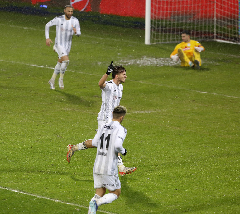 Beşiktaşta Semih Kılıçsoy durdurulamıyor Batuhan Karadenizin ardından bir ilke imza attı