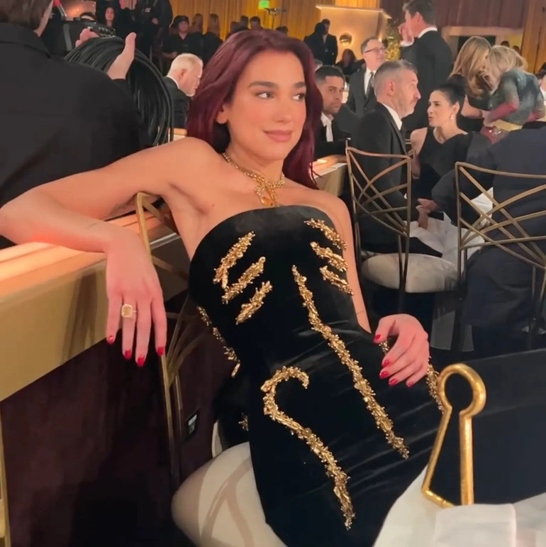Giydiği elbise başına bela oldu… Şıklıktan tam puan aldı ama nafile...