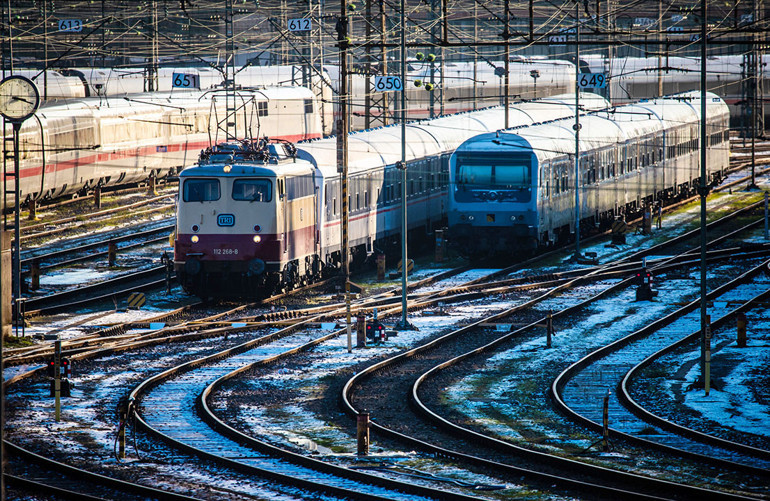 Grev başladı, istasyonlar sessizliğe büründü