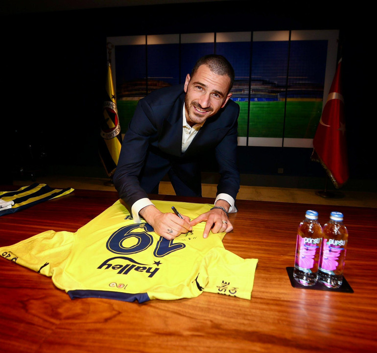 Leonardo Bonucci resmen Fenerbahçede