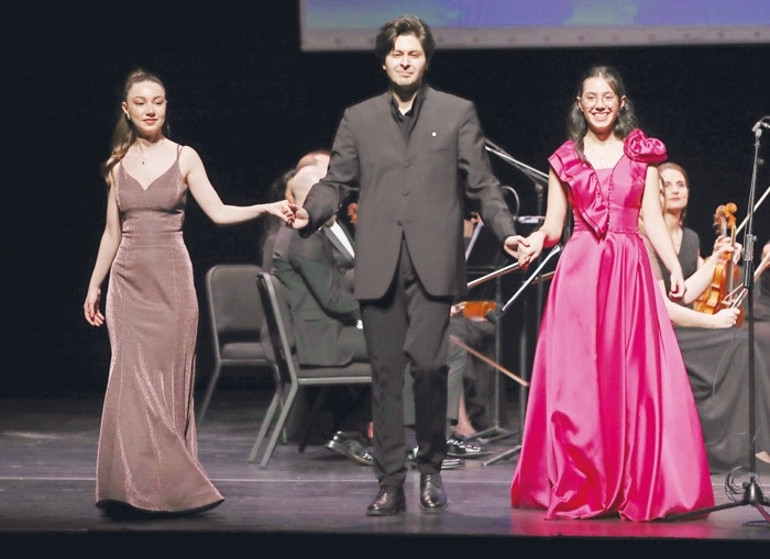 100. Yıl konserinde genç sanatçılar büyüledi