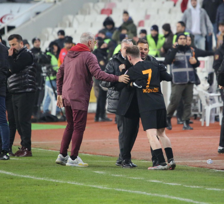 Kerem Aktürkoğlunun hakem Zorbay Küçüke ne dediği ortaya çıktı: Bak yüzüne söylüyorum...