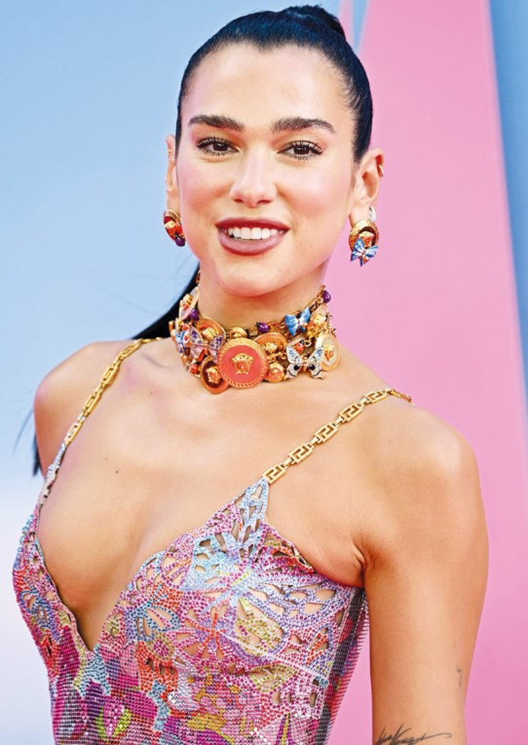 Hazar Ergüçlüye 10 üzerinden 10