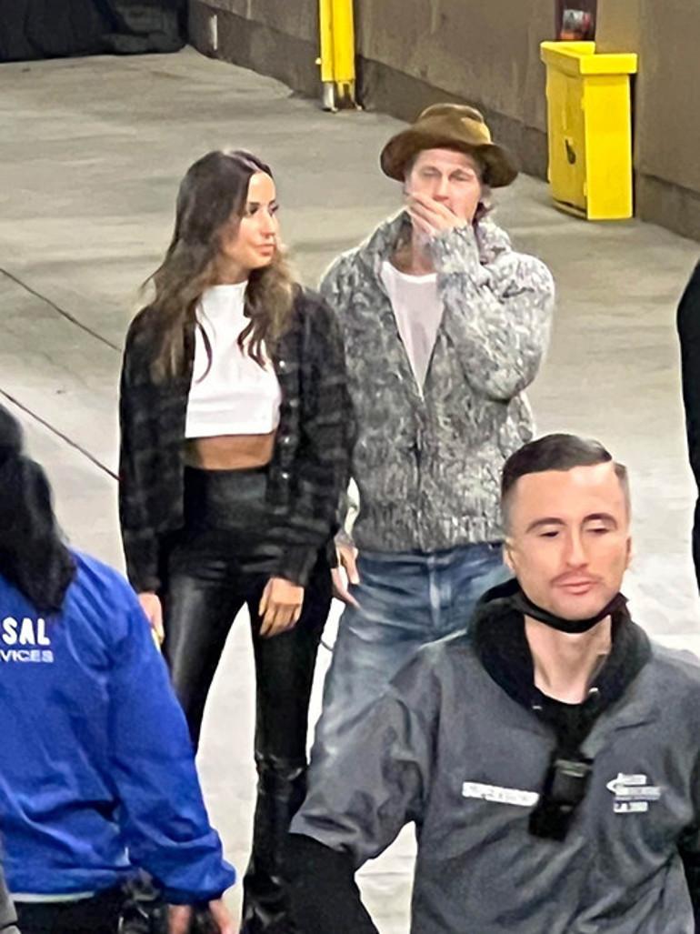 Sevgilisini aldı, sanat galerisine gitti... Karşısına hiç beklemediği biri çıktı