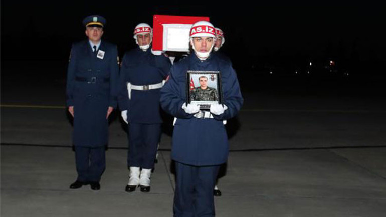 Şehitlere acı veda... Gözyaşları sel oldu: Şehitler son yolculuğuna uğurlanıyor