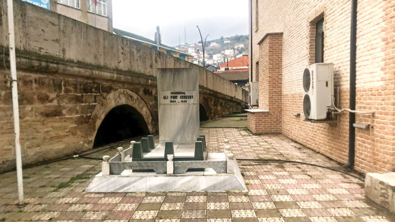 Yakın tarih çarpıtmaları