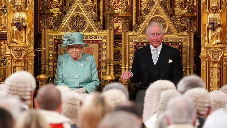 Kraliçe Elizabeth son nefesini verirken yanında Charles değil o vardı... Ölürken ardında iki önemli mektup bıraktı...