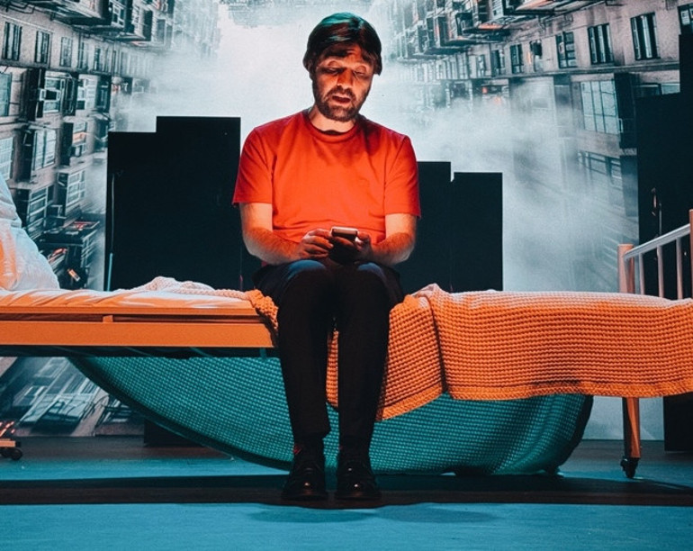 Emin Alper’in ilk oyunu sahnede