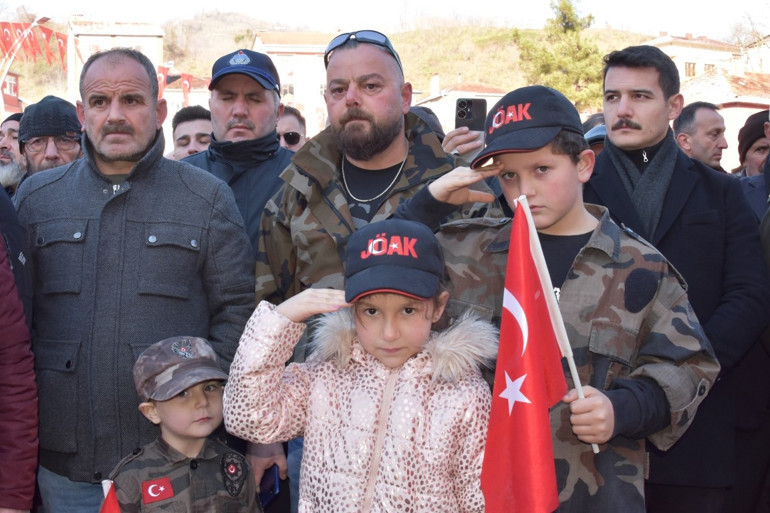 Türkiye kahramanlarını uğurladı... Pençe-Kilit şehitlerine acı veda