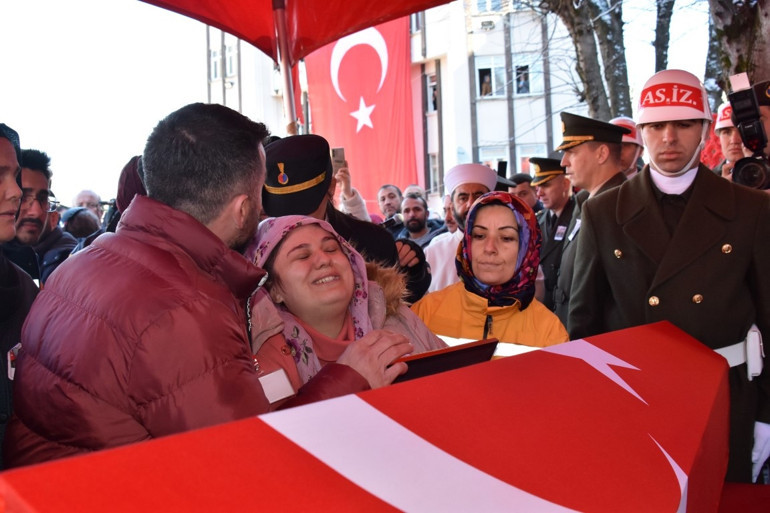 Türkiye kahramanlarını uğurladı... Pençe-Kilit şehitlerine acı veda