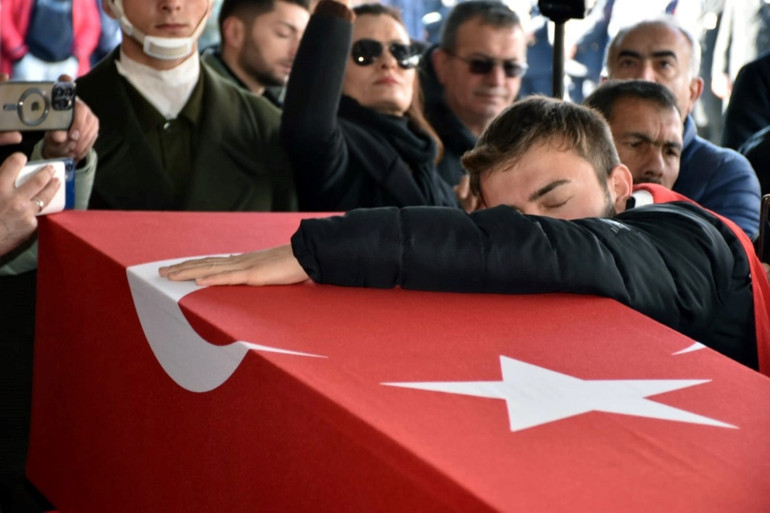 Türkiye kahramanlarını uğurladı... Pençe-Kilit şehitlerine acı veda