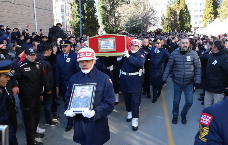 Türkiye kahramanlarını uğurladı... Pençe-Kilit şehitlerine acı veda