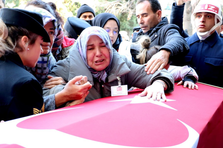 Türkiye kahramanlarını uğurladı... Pençe-Kilit şehitlerine acı veda