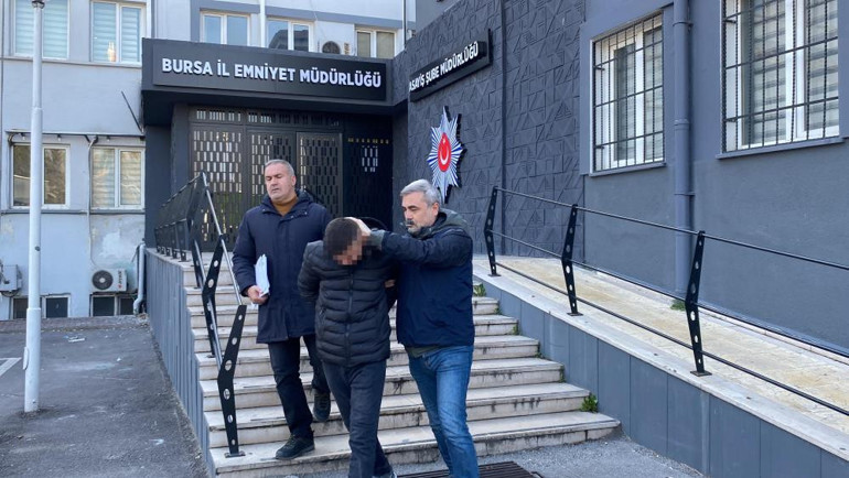 Patronun oğlu, evine bırakılmasını isteyen işçiyi bıçaklayarak öldürdü