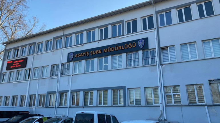 Patronun oğlu, evine bırakılmasını isteyen işçiyi bıçaklayarak öldürdü