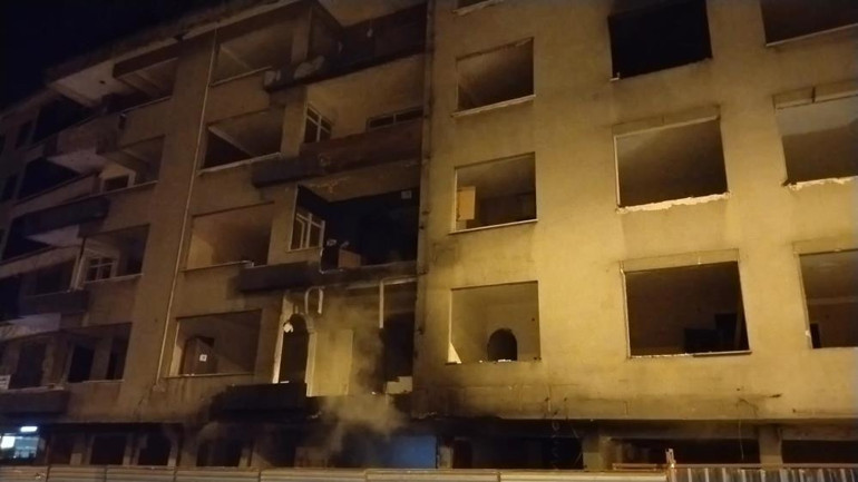 Pendikte uyuşturucu madde kullanan şahıslar metruk binayı ateşe verdi