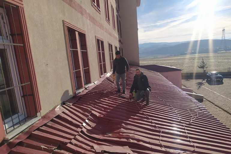 Boya ve fayans işleri okul müdüründe