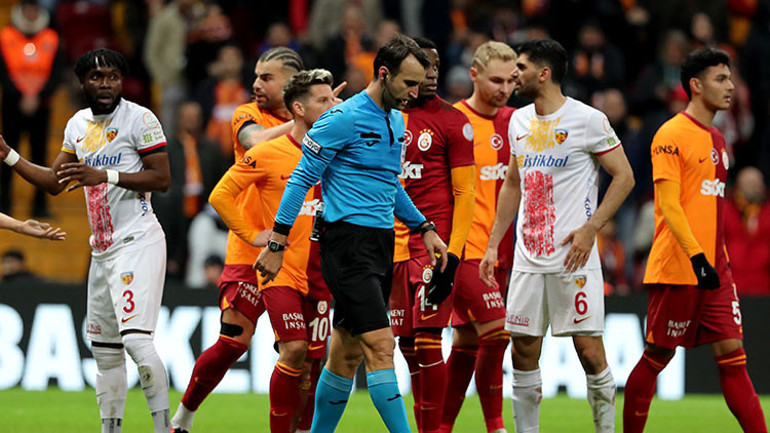Galatasaray - Kayserispor maçında çok tartışılan penaltı pozisyonu için kim, ne dedi Hasan Ali Kaldırımın müdahalesi...