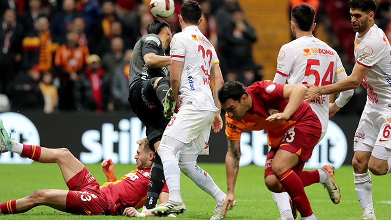 Galatasaray - Kayserispor maçında çok tartışılan penaltı pozisyonu için kim, ne dedi Hasan Ali Kaldırımın müdahalesi...