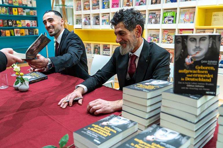 Hanau kurbanları kitap oldu