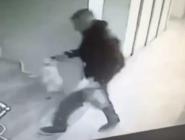 İzmirde vahşet: Sokaktan topladığı 4 kediyi öldürüp, apartmanın bahçesine atmış Valilikten açıklama