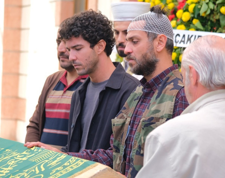 Kayıp cenaze komedisi geliyor