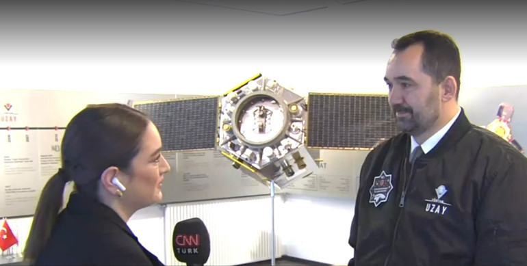 Türkiyenin ilk uzay yolcusu Alper Gezeravcının ailesi CNN TÜRKe konuştu: Gurur duyuyoruz