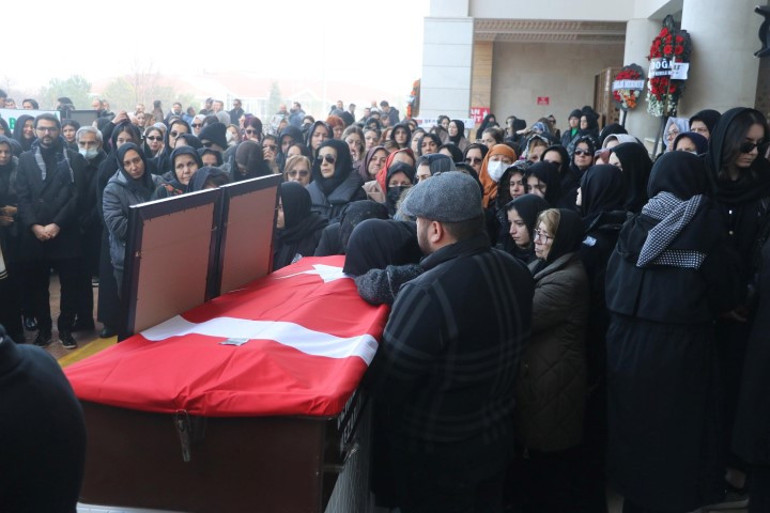 Yunan adasında cesedi bulunan iş insanı toprağa verildi