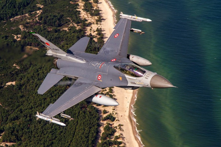 Havada muhteşem kareler: Savaş uçaklarını fotoğraflıyor... NATOdan davet aldı