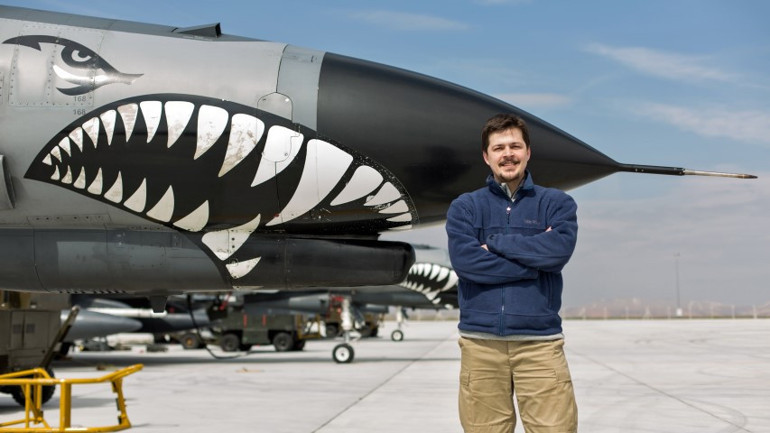 Havada muhteşem kareler: Savaş uçaklarını fotoğraflıyor... NATOdan davet aldı