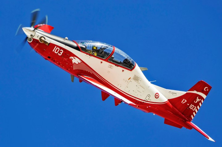 Havada muhteşem kareler: Savaş uçaklarını fotoğraflıyor... NATOdan davet aldı