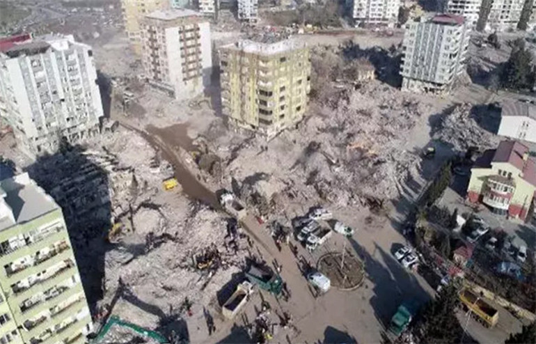 1400 kişi hayatını kaybetmişti Ebrar Sitelerinin kurucusu hakim karşısına çıktı: Ben inşaattan anlamam