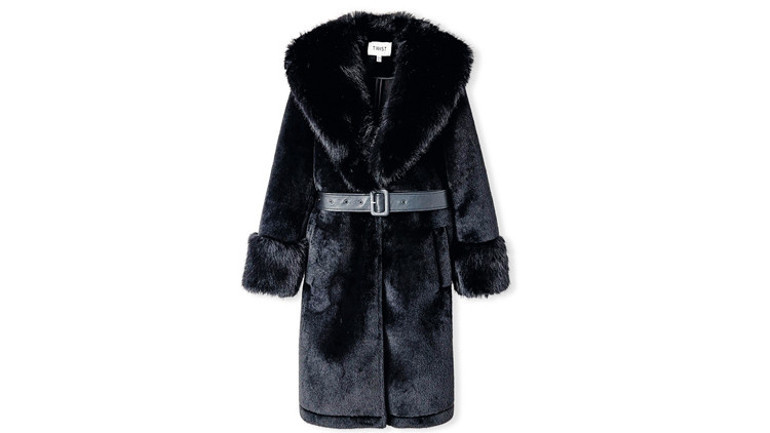 Güçlü, dişil, abartılı