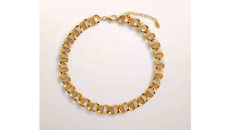 Güçlü, dişil, abartılı