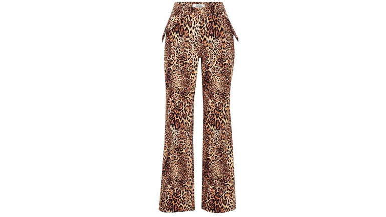 Güçlü, dişil, abartılı