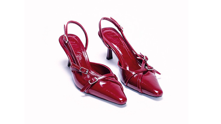 Güçlü, dişil, abartılı